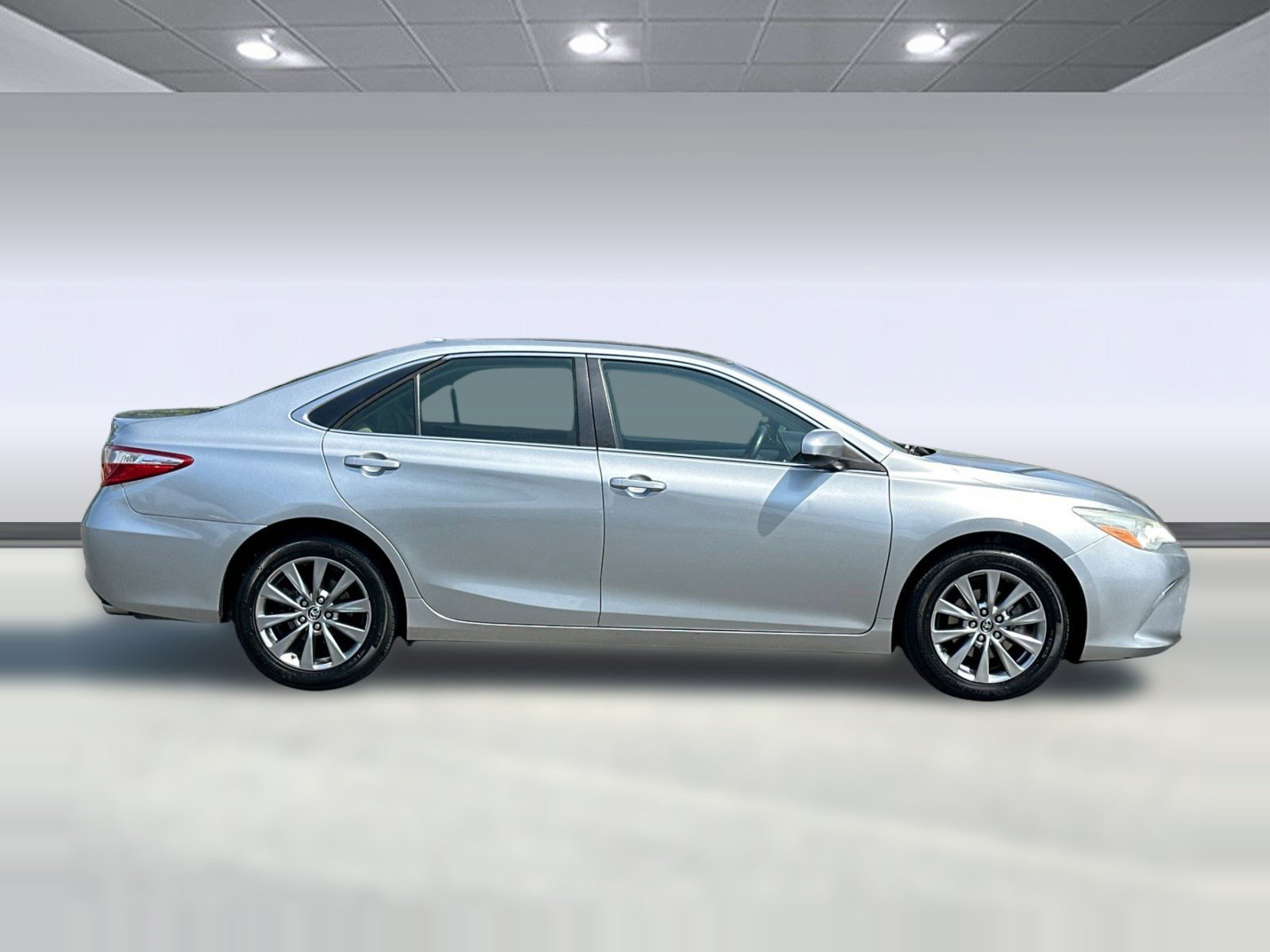 Used 2015 Toyota Camry XLE w/ Convenience Package FWD image 7