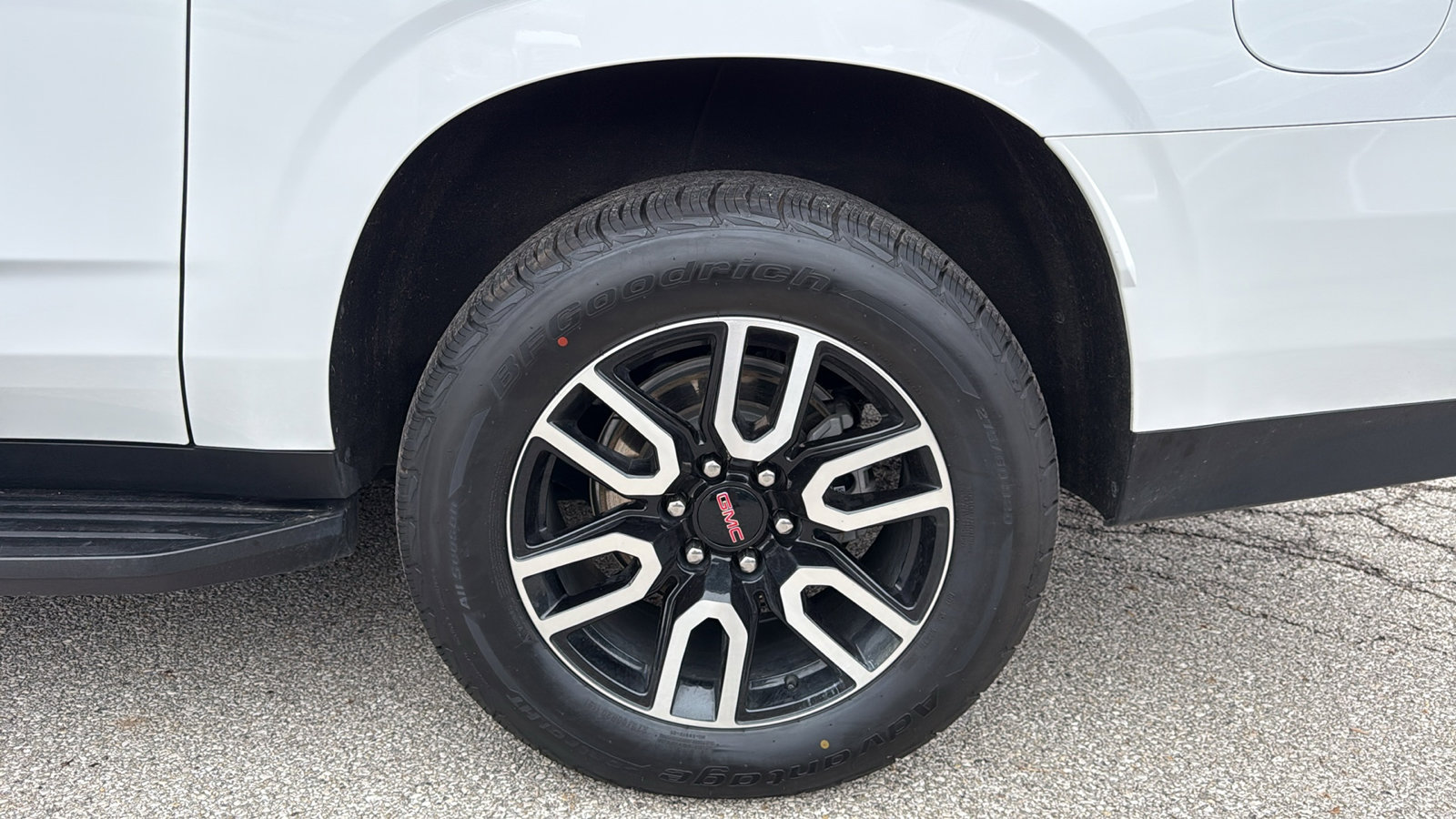 Used 2024 GMC Yukon XL AT4 image 30