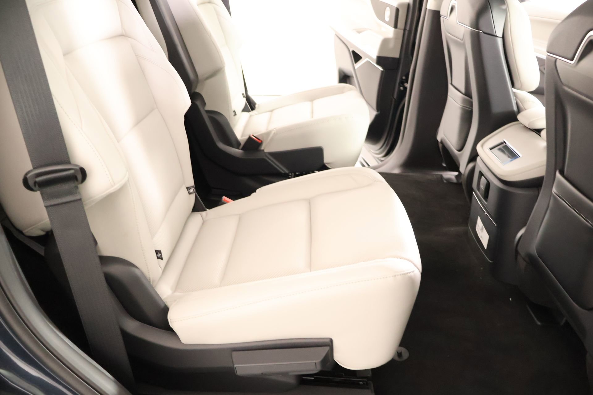 New 2026 Lincoln Navigator Reserve w/ Jet Appearance Package AWD/4WD image 16