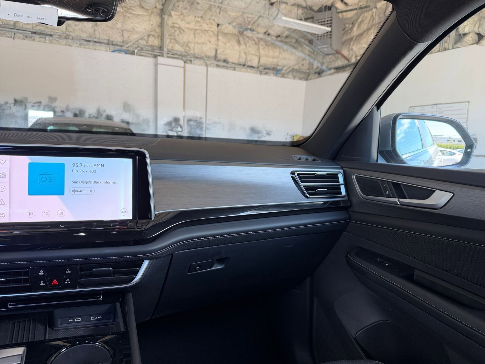 Used 2025 Volkswagen Atlas Cross Sport SE image 35