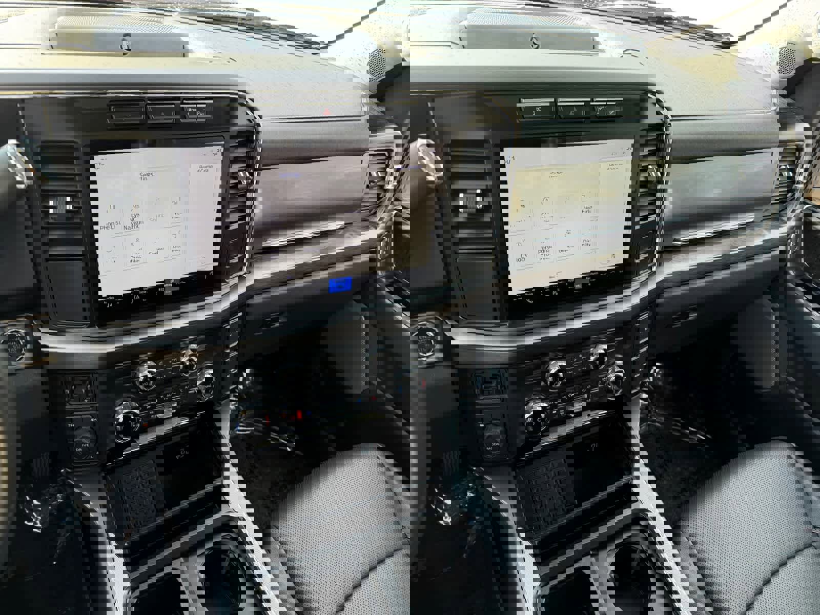 Used 2023 Ford F350 Lariat w/ FX4 Off-Road Package image 14