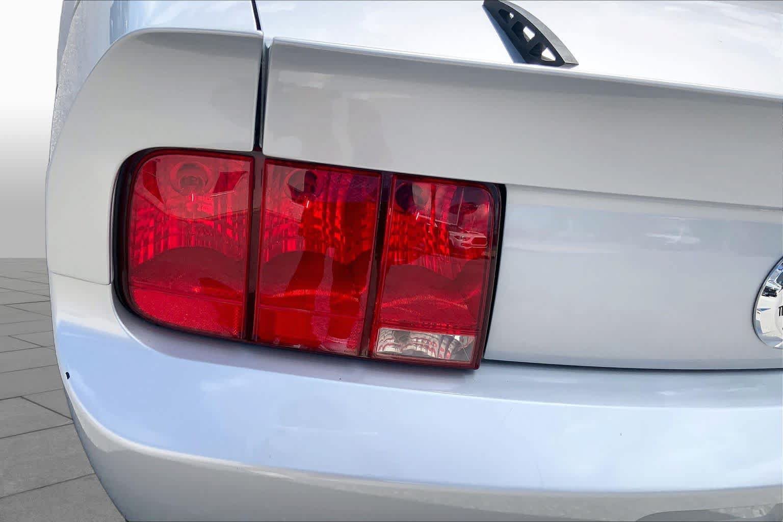 Used 2006 Ford Mustang GT Premium RWD image 27