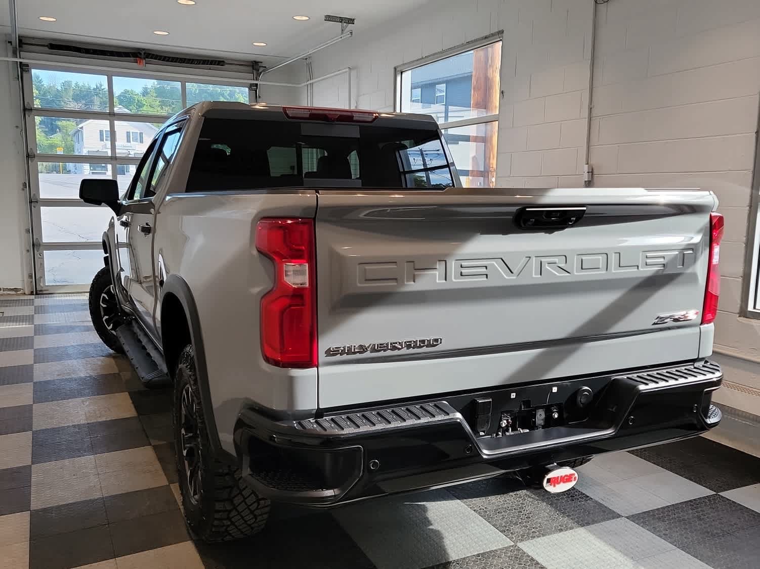 Used 2025 Chevrolet Silverado 1500 ZR2 AWD/4WD image 3