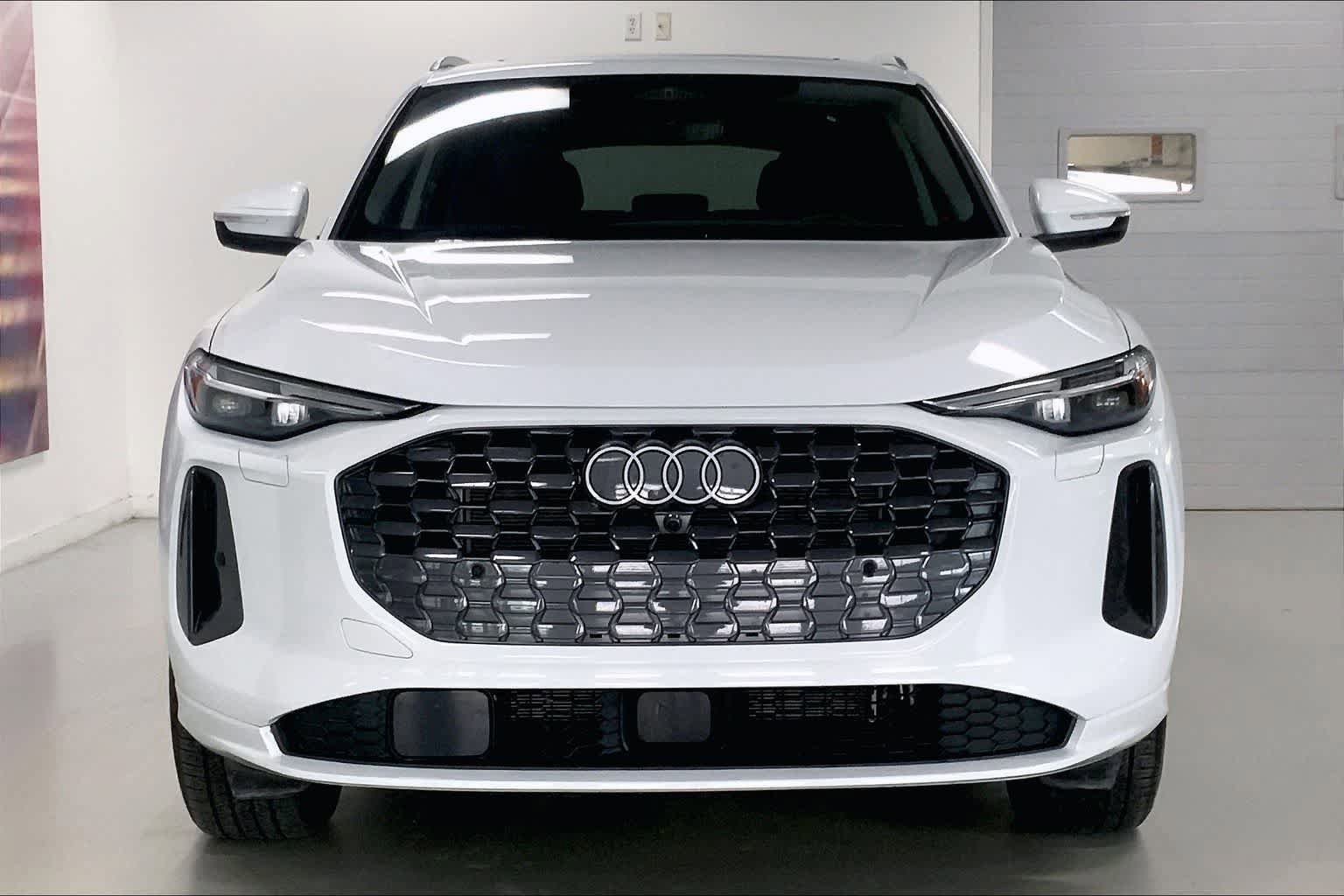 Used 2025 Audi Q5 Premium Plus w/ Premium Plus AWD/4WD image 6