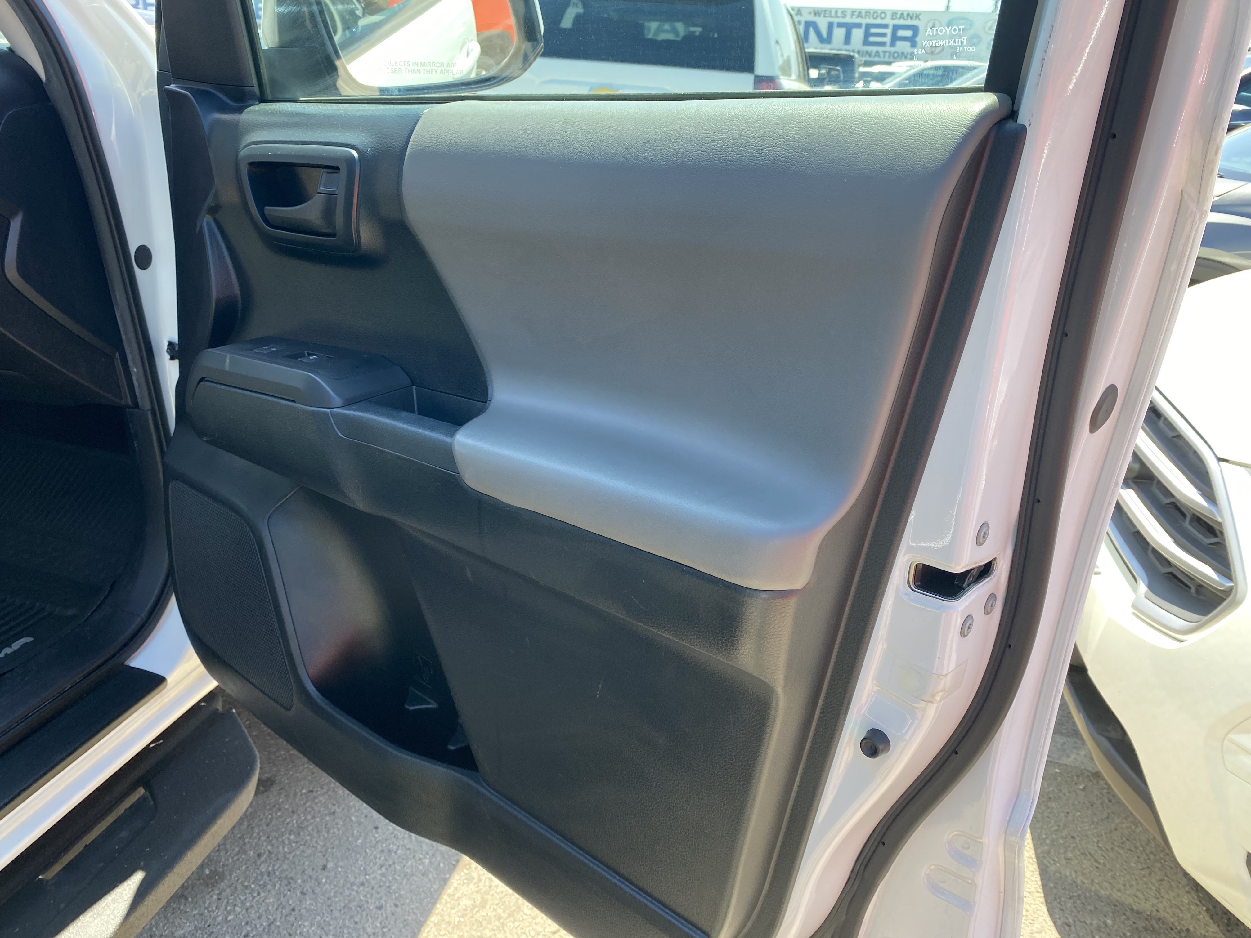Used 2016 Toyota Tacoma SR RWD image 24