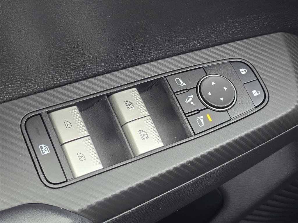 Used 2024 Mitsubishi Outlander SE image 25