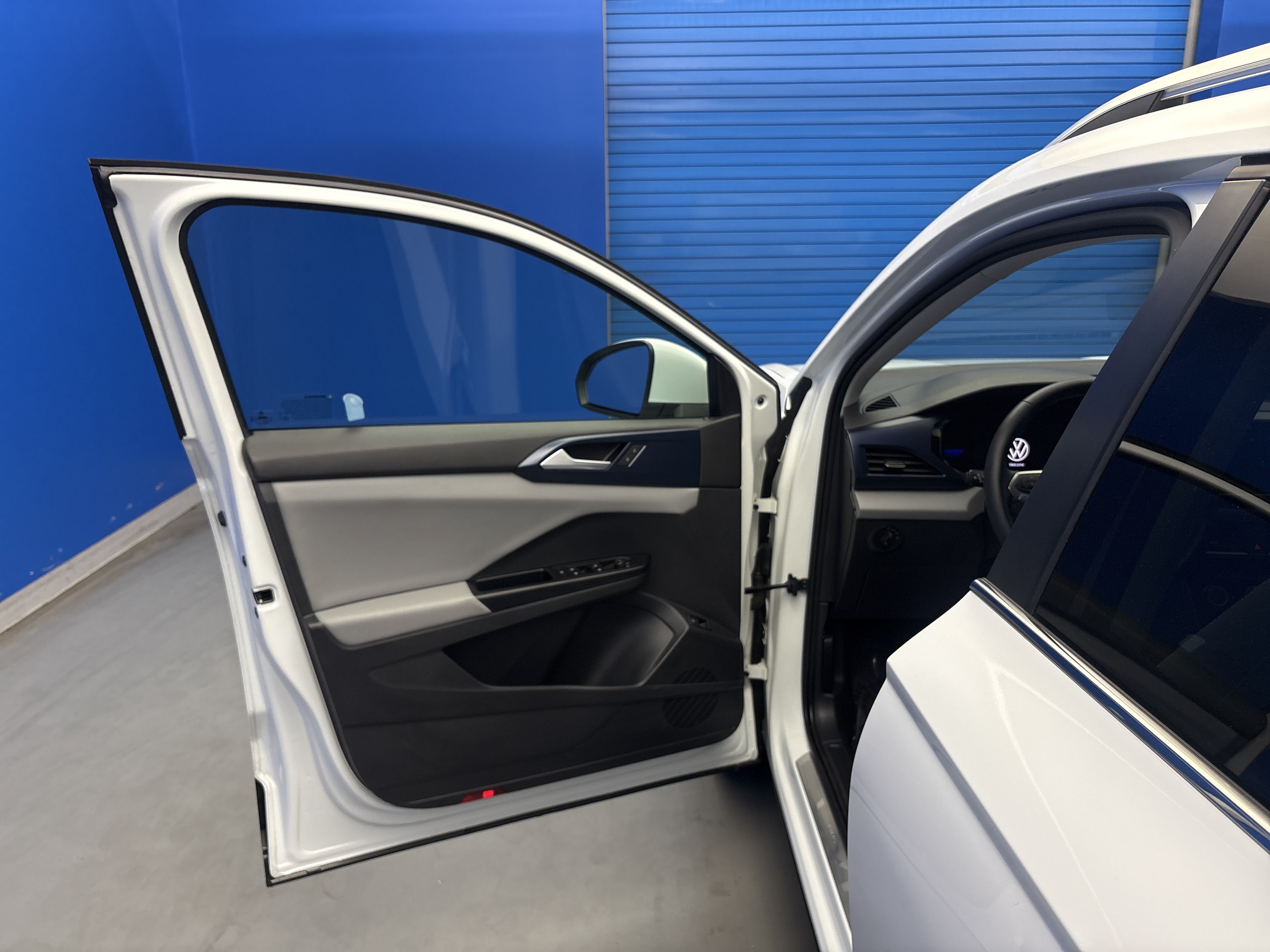 Certified 2023 Volkswagen Taos SE w/ Panoramic Sunroof Package FWD image 9