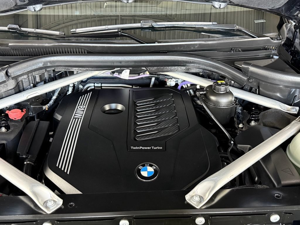 Used 2022 BMW X7 xDrive40i w/ M Sport Package AWD/4WD image 57