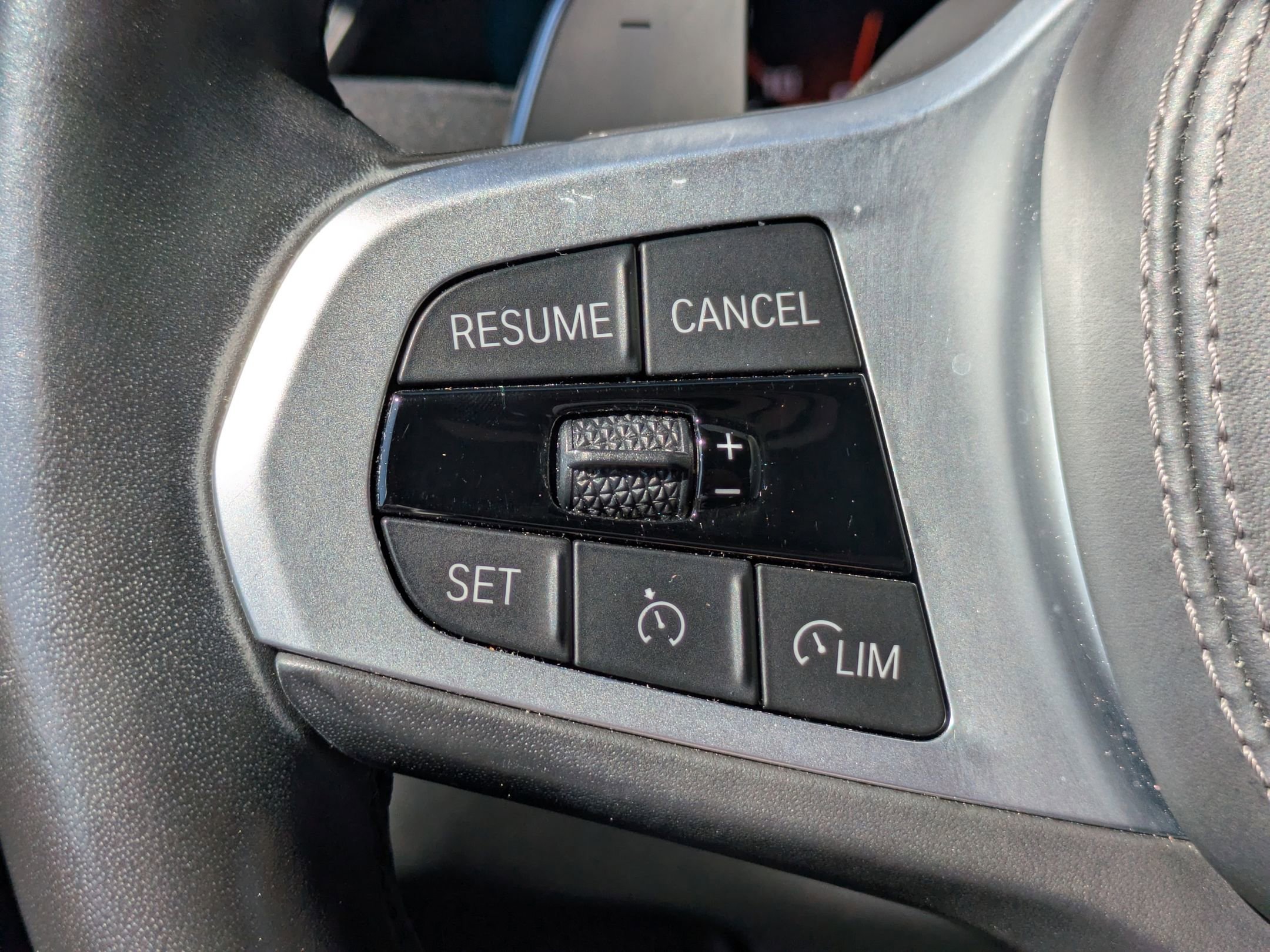 Used 2021 BMW X7 M50i w/ Executive Package image 17