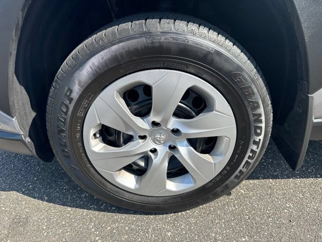 Used 2023 Toyota RAV4 LE AWD/4WD image 11