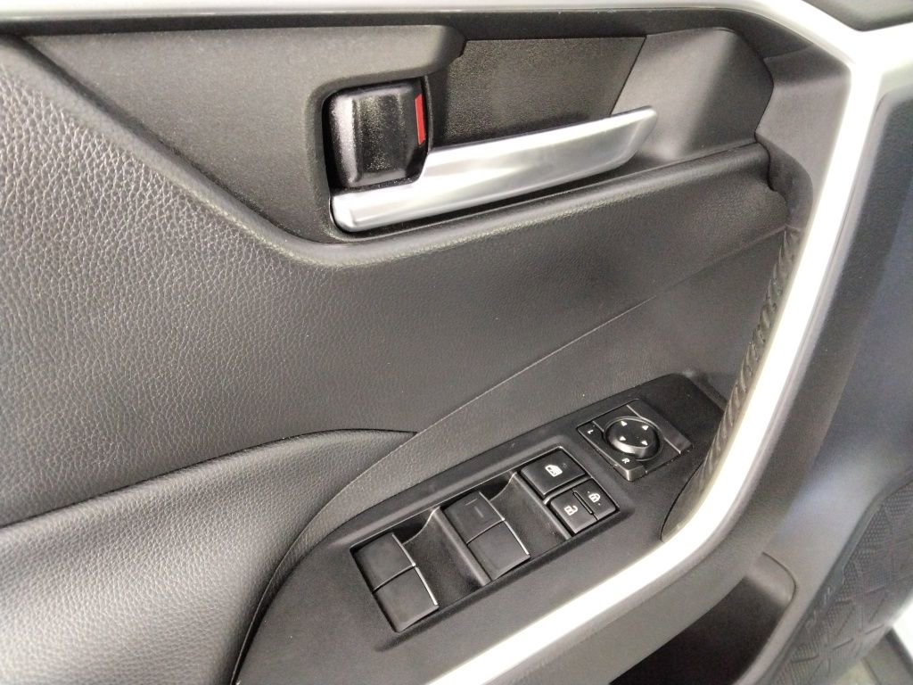 Used 2021 Toyota RAV4 XLE Premium image 24