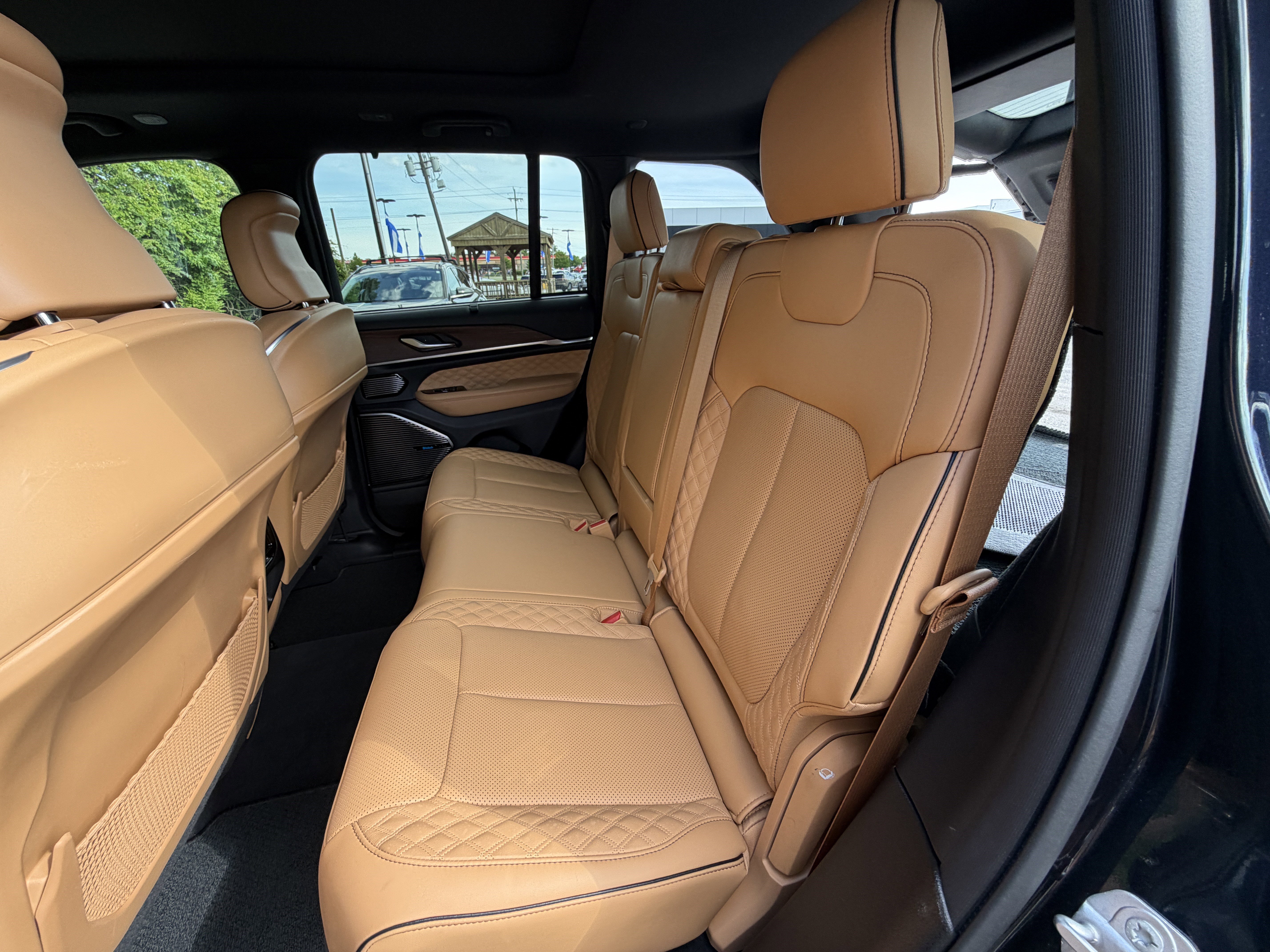 Used 2022 Jeep Grand Cherokee Summit w/ Advanced Protech Group IV AWD/4WD image 17