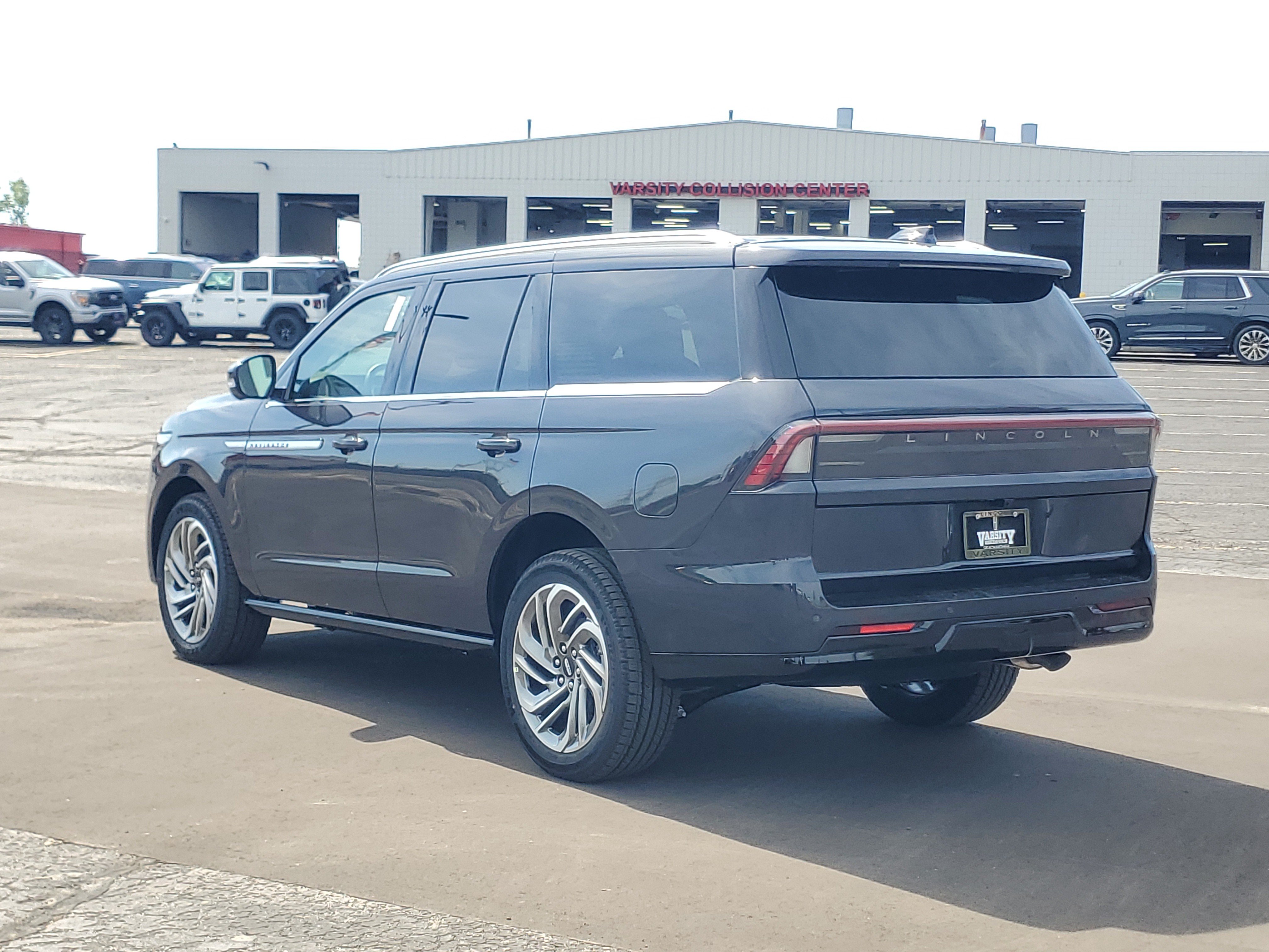 New 2027 Lincoln Navigator Reserve AWD/4WD image 3