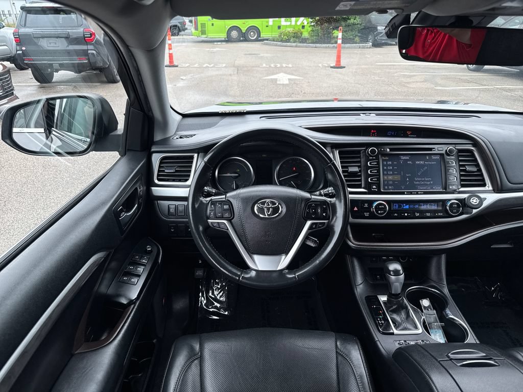 Used 2019 Toyota Highlander Limited AWD/4WD image 14