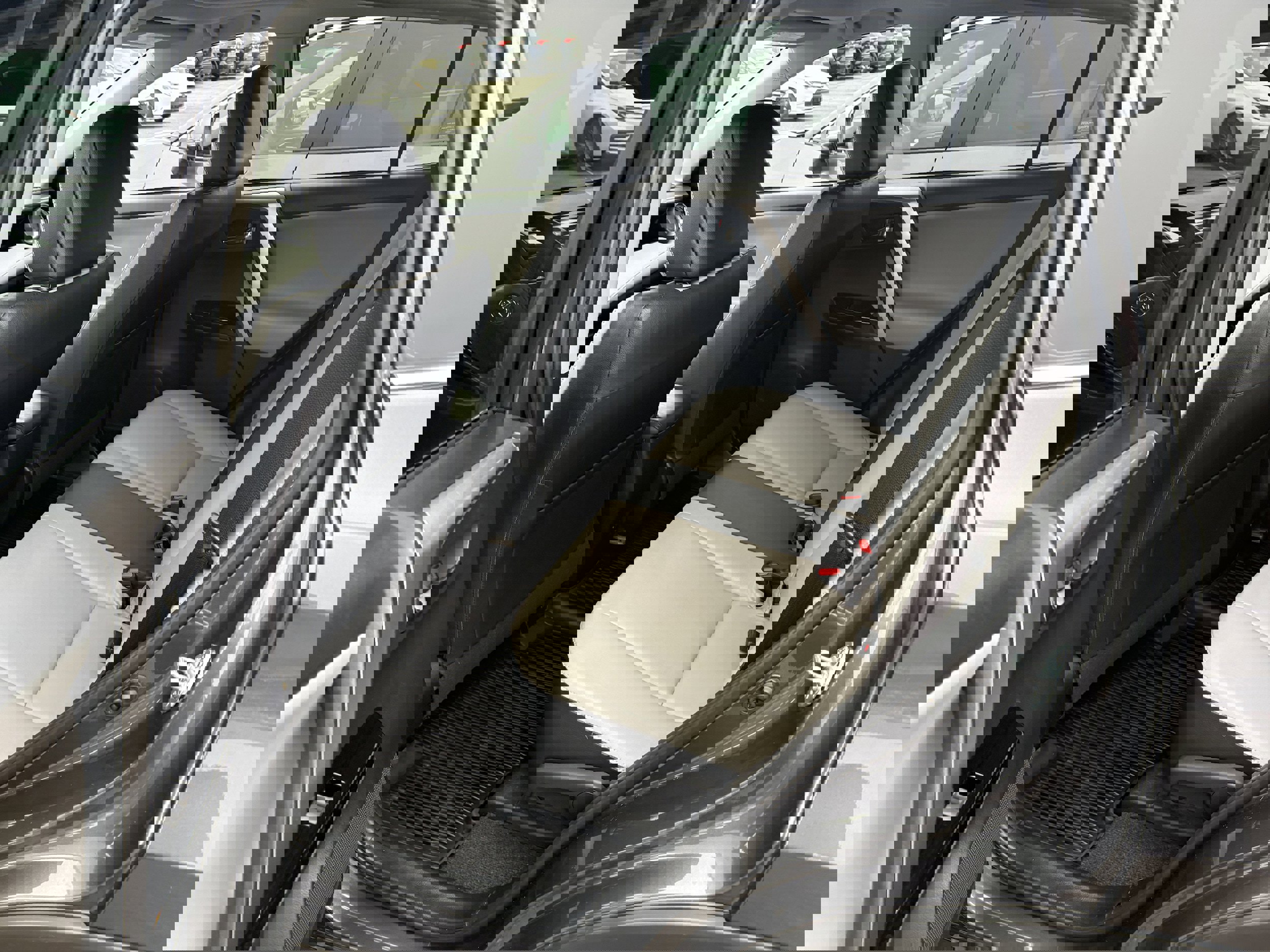 Used 2017 Toyota RAV4 Limited image 7