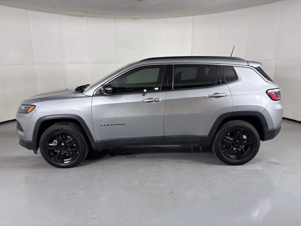 Used 2024 Jeep Compass Latitude AWD/4WD image 5