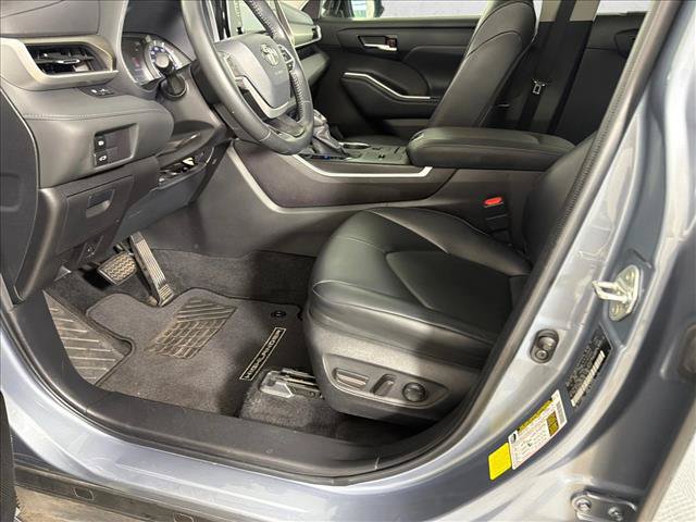 Used 2022 Toyota Highlander XLE FWD image 10