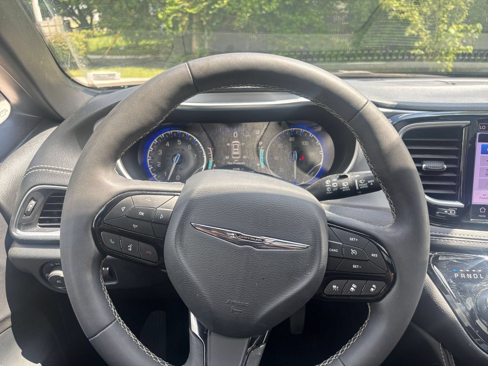 Used 2025 Chrysler Pacifica Limited FWD image 37