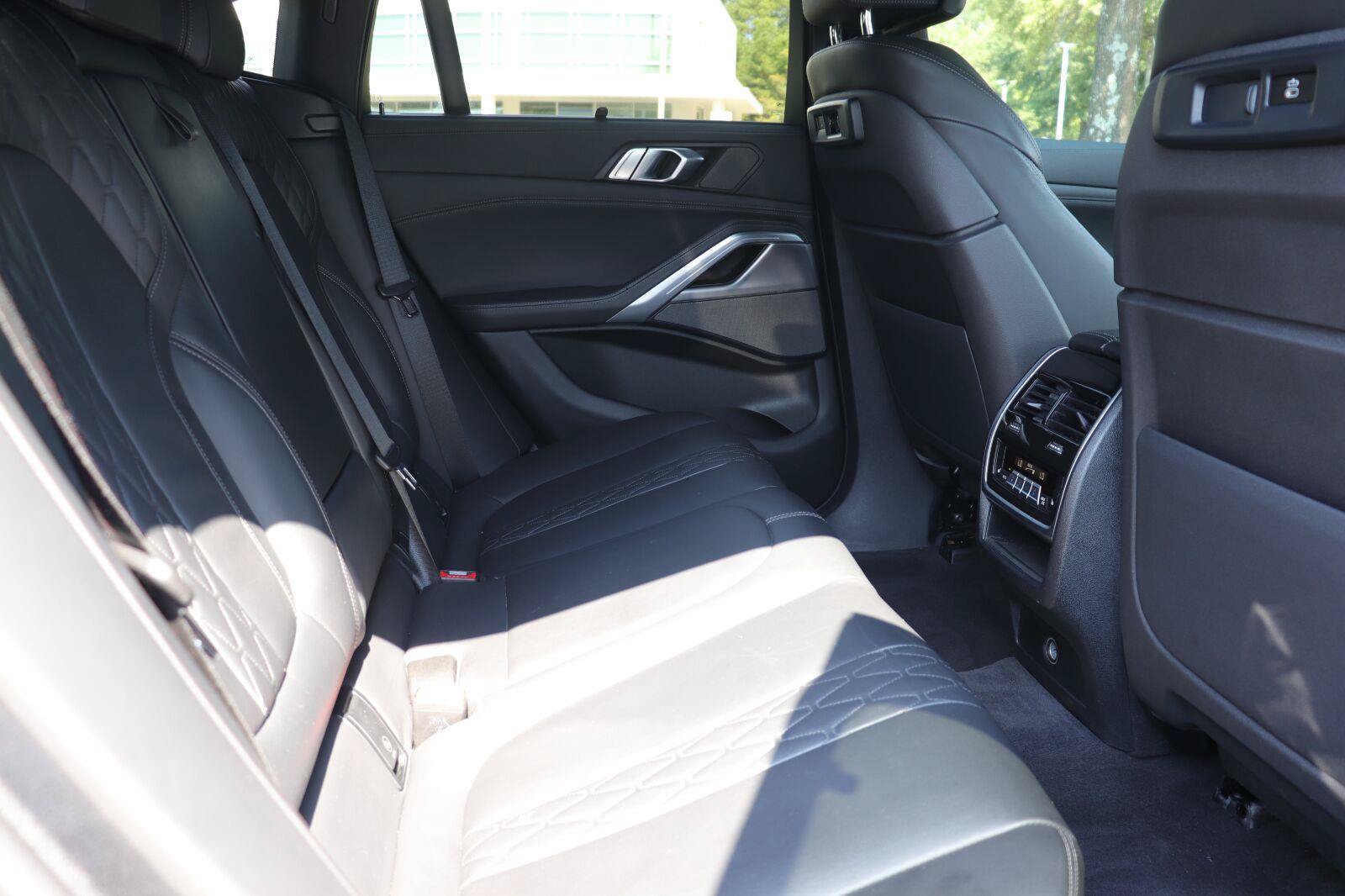 Used 2023 BMW X6 xDrive40i w/ M Sport Package AWD/4WD image 21