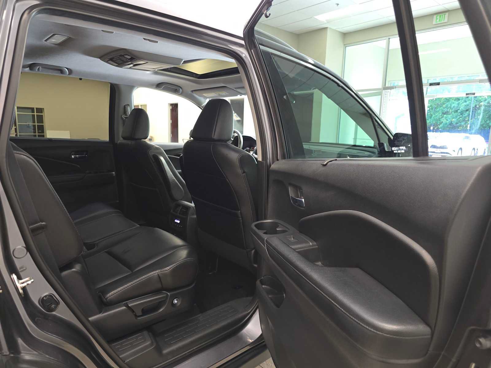 Used 2017 Honda Pilot Touring image 28