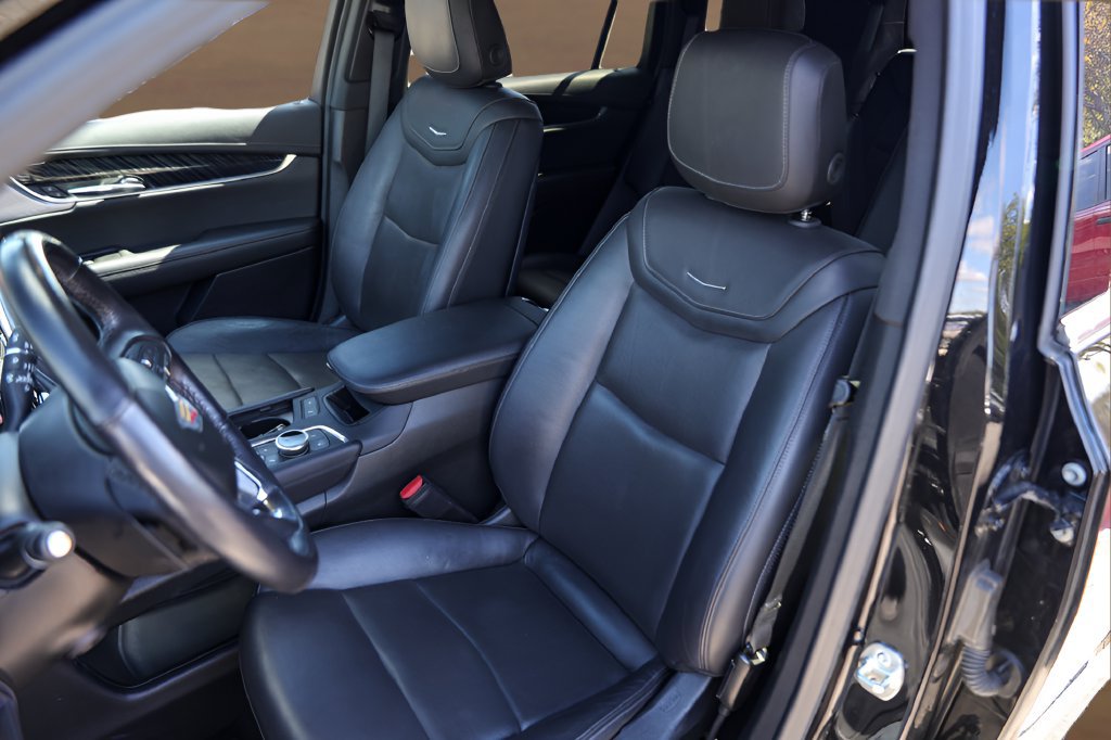 Certified 2025 Cadillac XT6 Premium Luxury FWD image 7