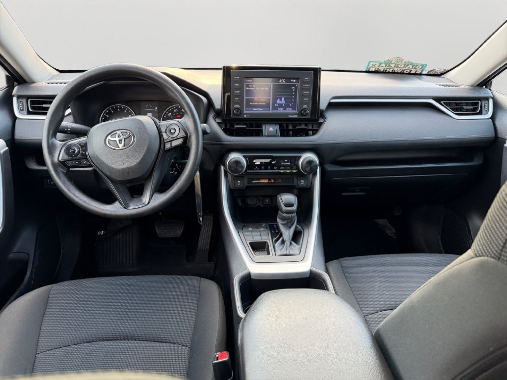 Used 2022 Toyota RAV4 LE AWD/4WD image 16