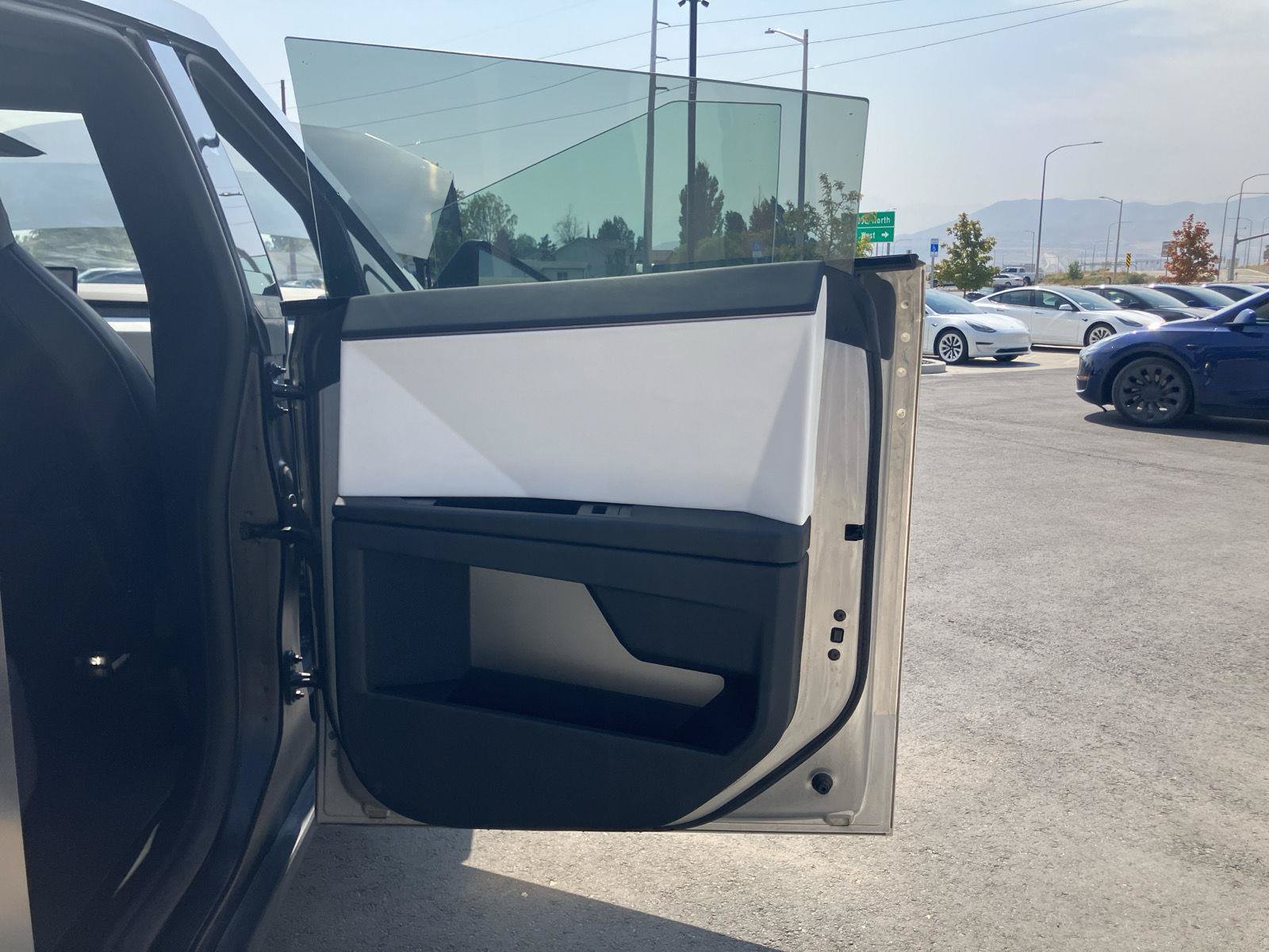 Used 2024 Tesla Cybertruck AWD Crew Cab image 19