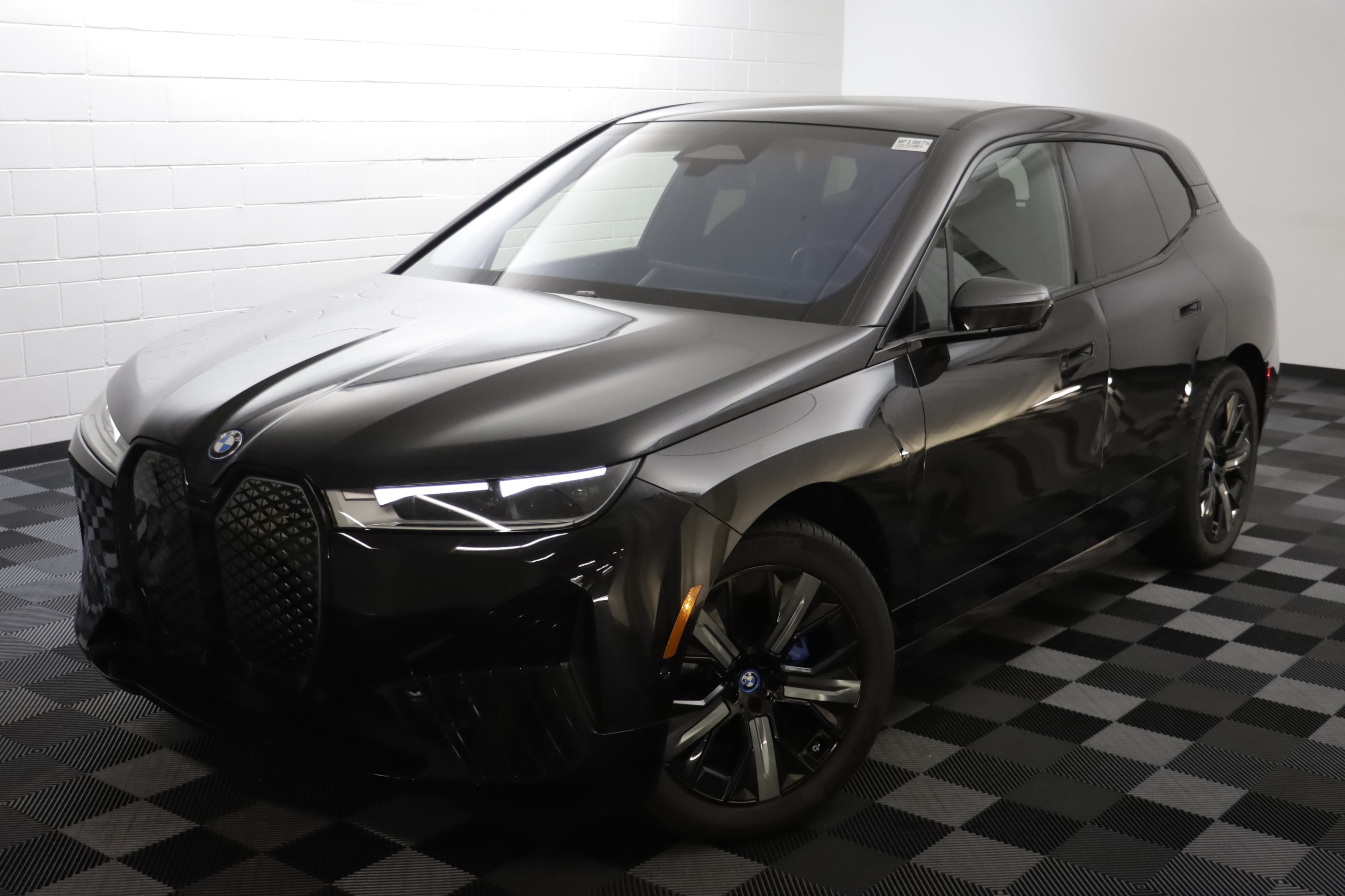 Used 2024 BMW iX xDrive50 w/ Premium Package AWD/4WD image 2