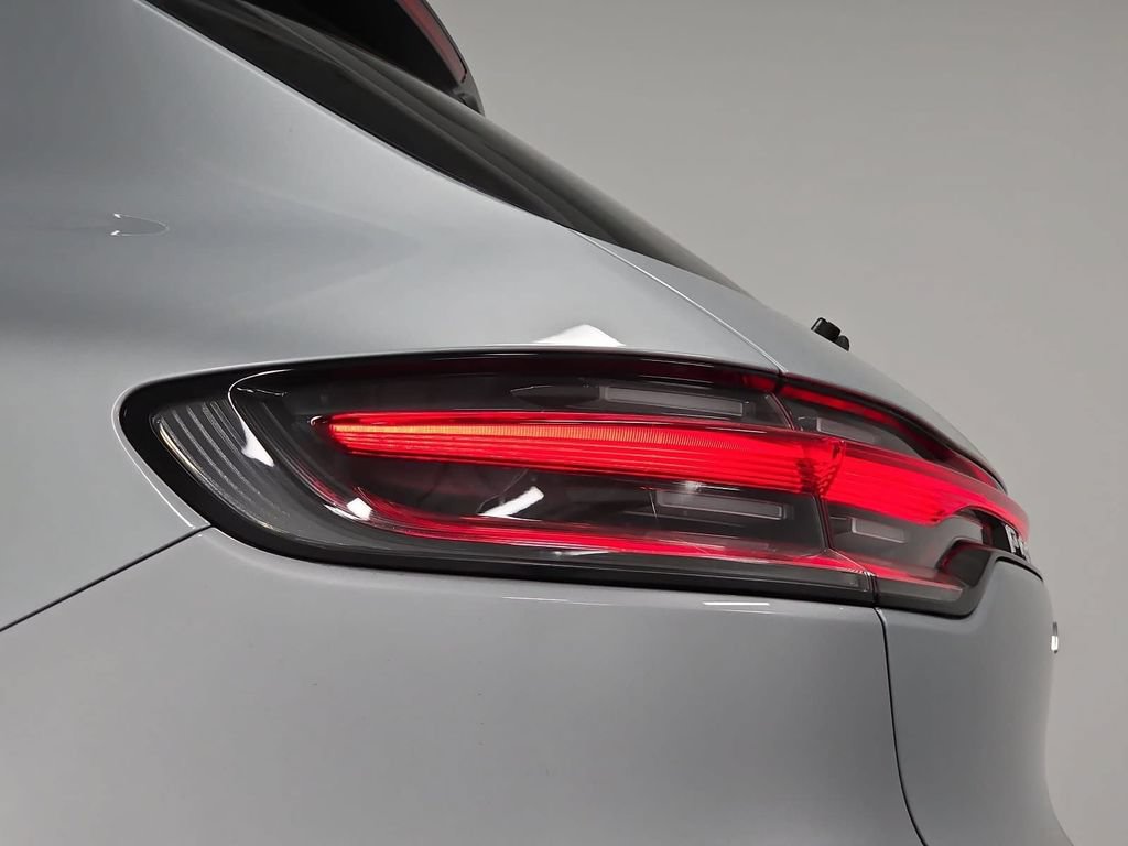 Certified 2025 Porsche Macan S w/ Premium Package Plus AWD/4WD image 30