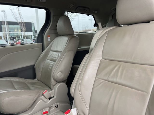 Used 2016 Toyota Sienna XLE image 28