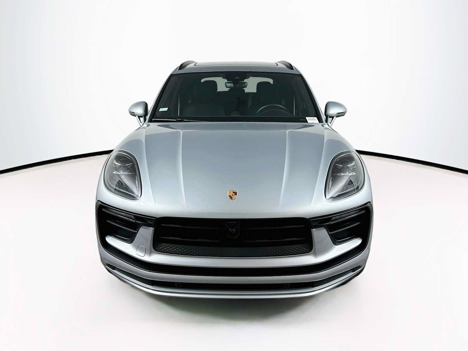 Certified 2026 Porsche Macan AWD/4WD image 6