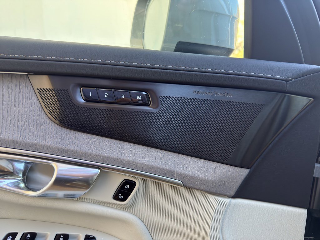New 2026 Volvo XC90 T8 Ultra w/ Protection Package Premier image 18