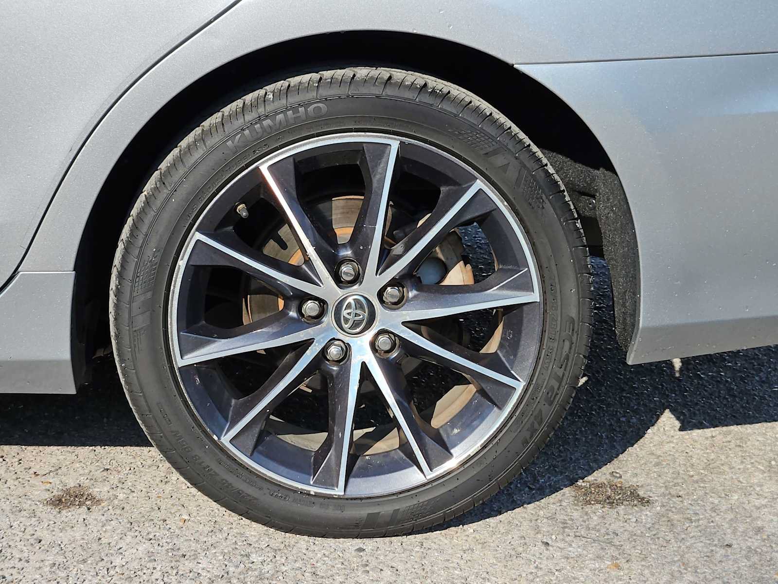 Used 2015 Toyota Camry XSE FWD image 12