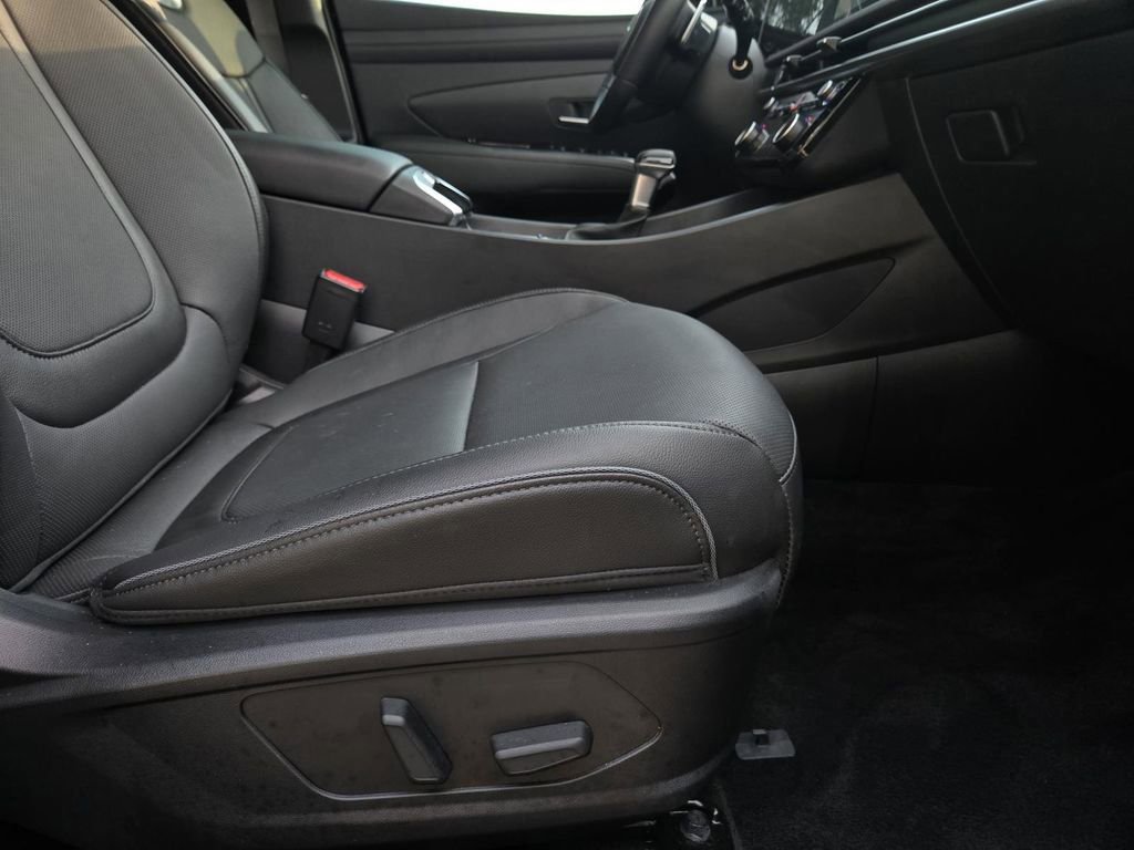 Used 2025 Hyundai Santa Cruz Limited image 9