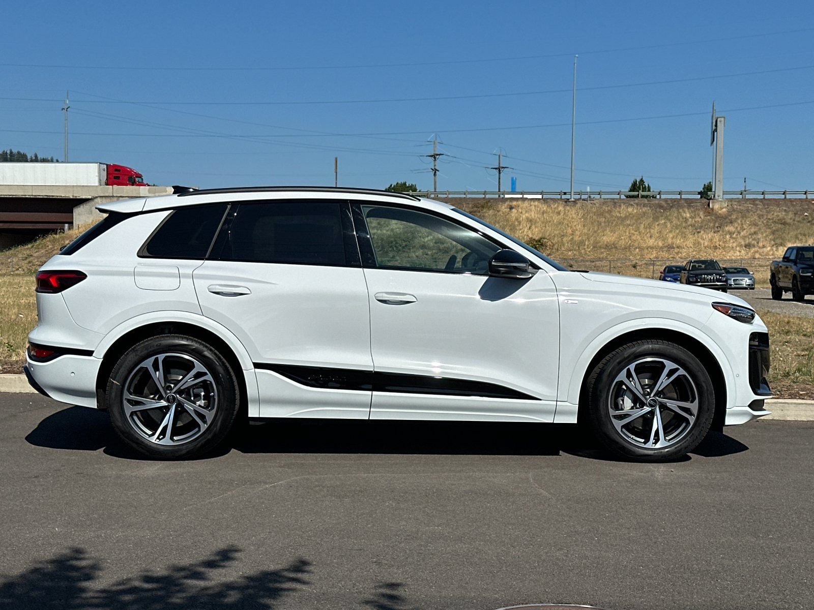 New 2027 Audi Q6 e-tron Premium Plus AWD/4WD image 2
