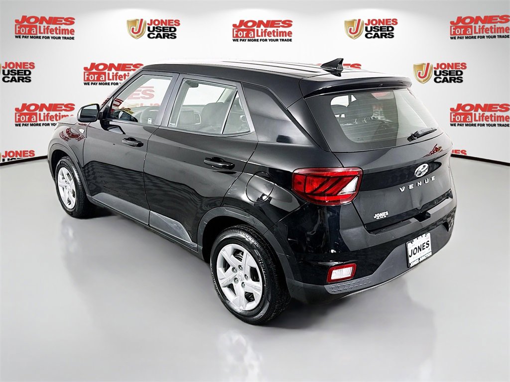Used 2020 Hyundai Venue SE image 2