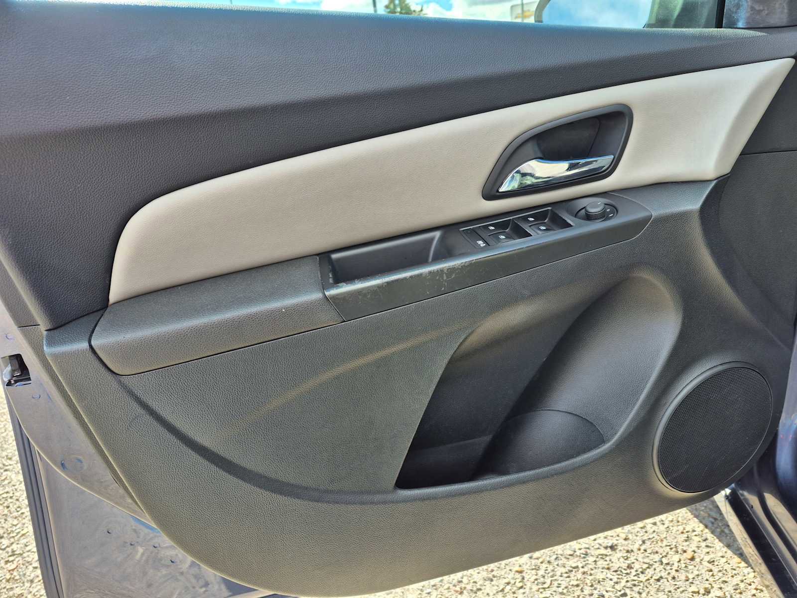 Used 2013 Chevrolet Cruze LS image 10