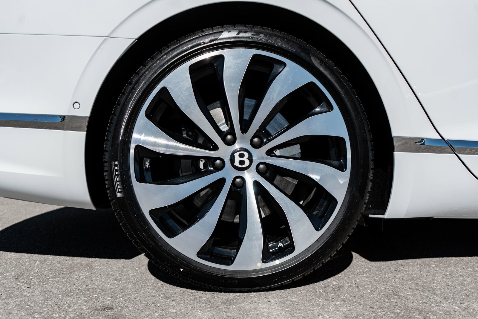 New 2026 Bentley Flying Spur Plug-In Hybrid image 15