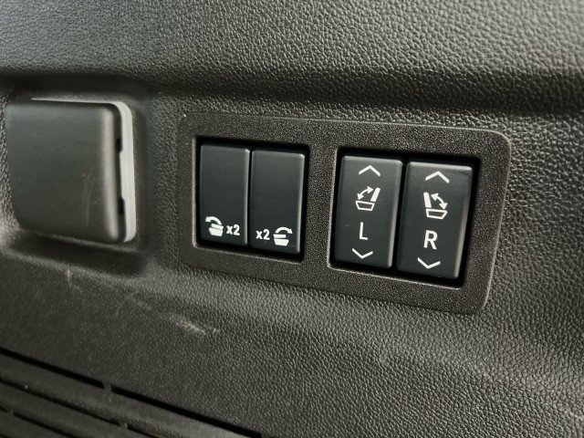 Used 2025 GMC Yukon XL Denali Ultimate w/ LPO, Floor Liner Package image 31