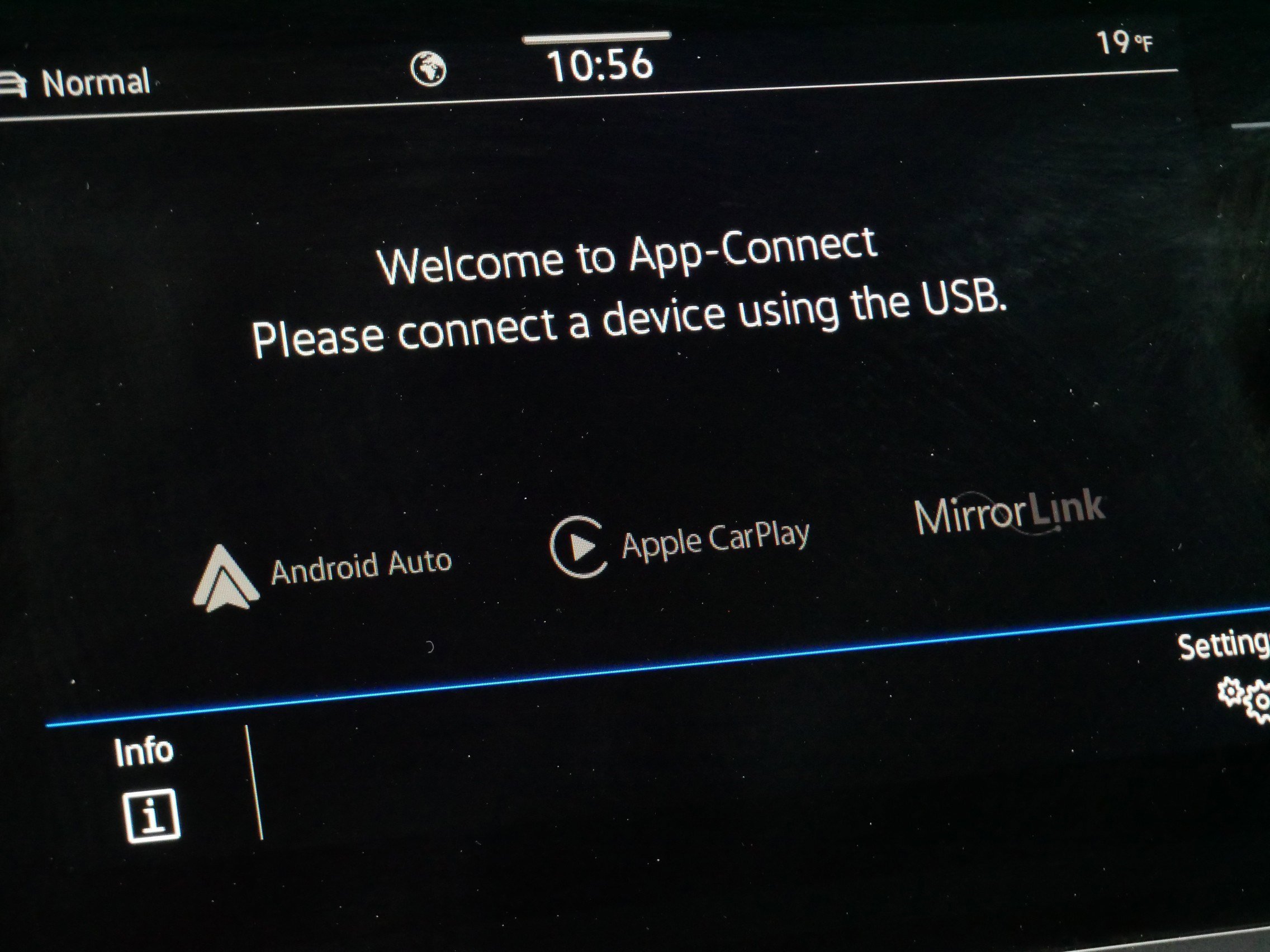 Used 2023 Volkswagen Tiguan SEL R-Line image 32