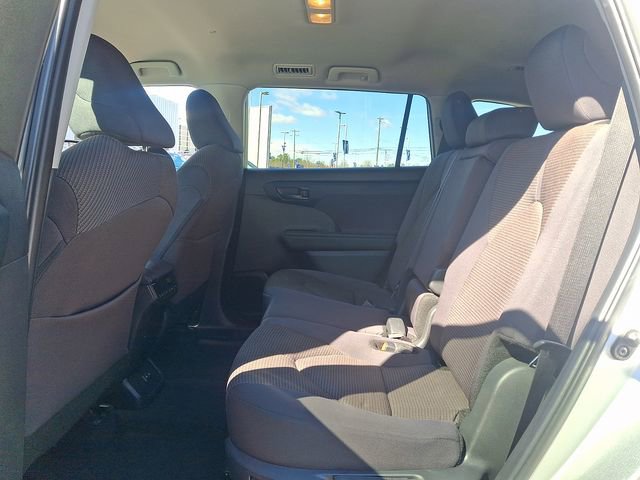 Used 2024 Toyota Highlander LE image 10