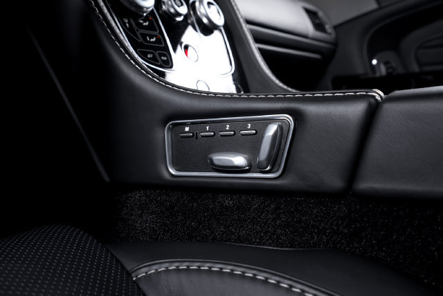 Used 2016 Aston Martin DB9 GT RWD image 32