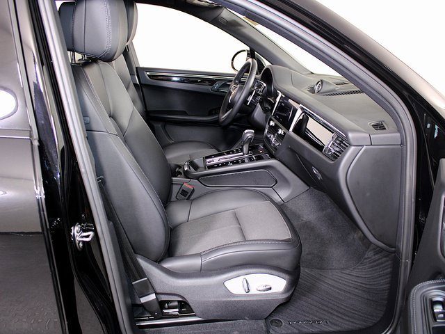 Used 2023 Porsche Macan image 25