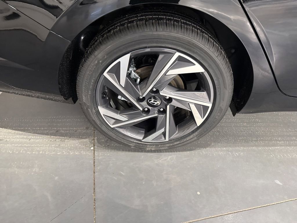 New 2026 Hyundai Elantra Limited FWD image 22