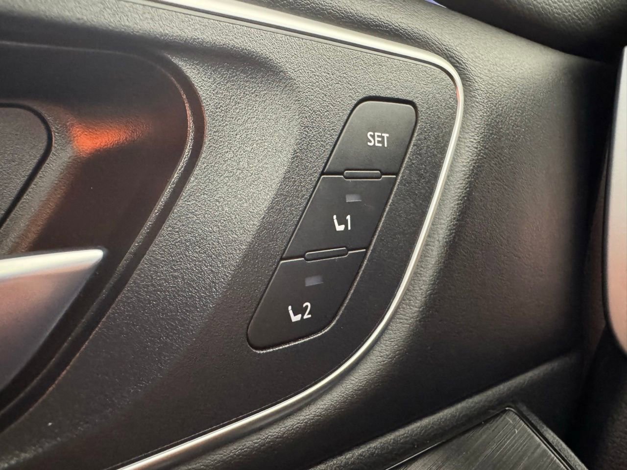 Used 2025 Nissan Rogue Platinum w/ Tech Package image 34