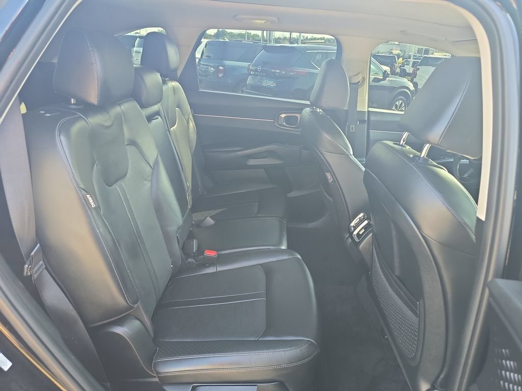 Used 2024 Kia Sorento S w/ Panoramic Sunroof Package AWD/4WD image 16