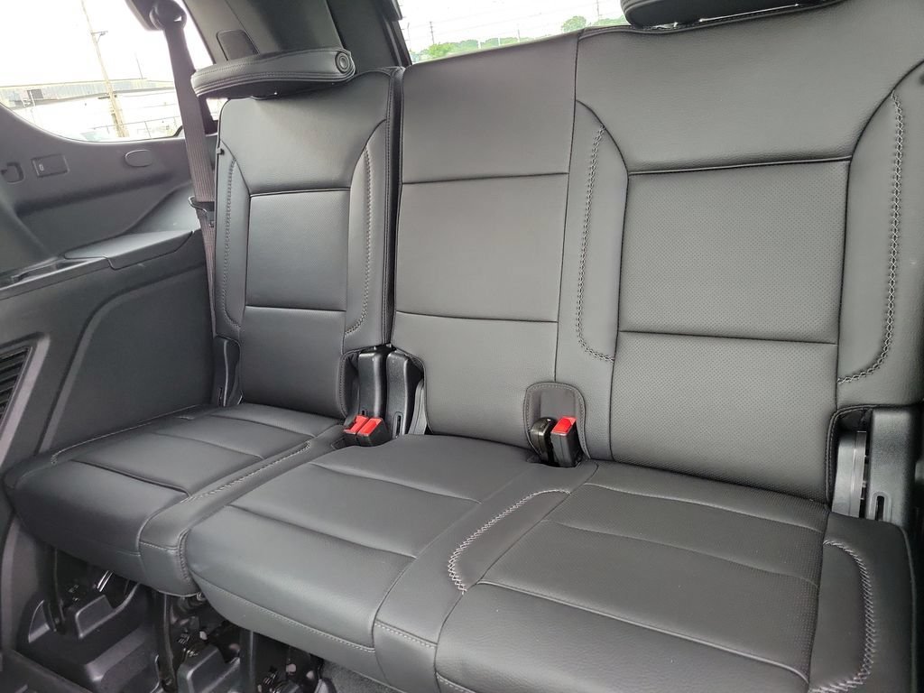 Used 2024 GMC Yukon Denali w/ Advanced Technology Package AWD/4WD image 11
