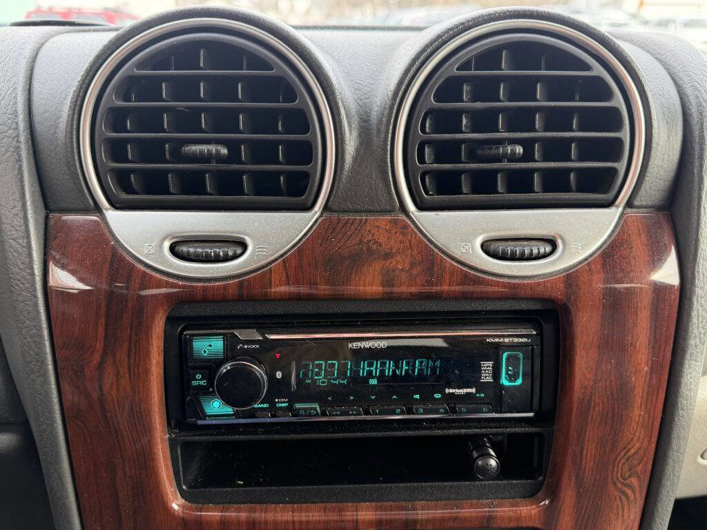 Used 2004 GMC Envoy SLT image 18