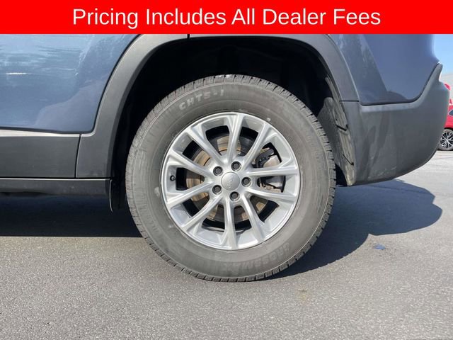 Used 2020 Jeep Cherokee Latitude w/ Cold Weather Group AWD/4WD image 9