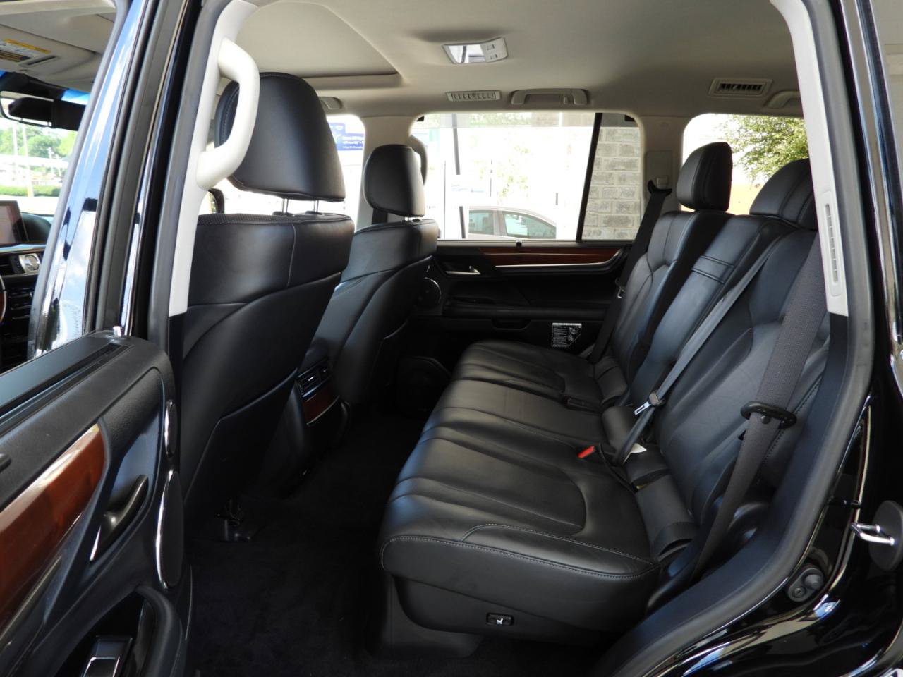 Used 2016 Lexus LX 570 4WD w/ 3rd Row & Luxury Pkg image 66